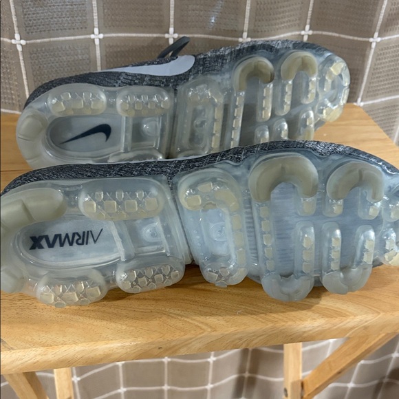 Nike Flyknit VaporMax Sneakers - Gray - Picture 7 of 7